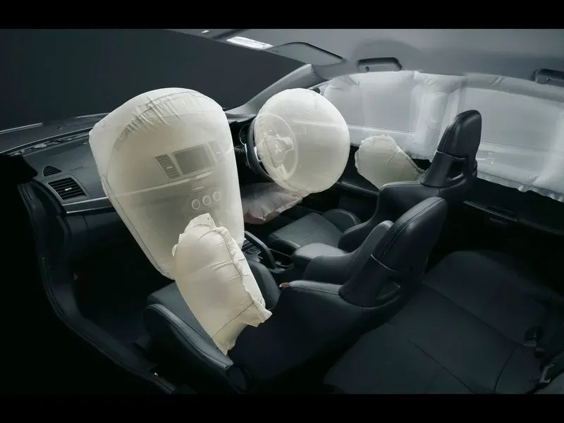 Описание подушки безопасности в автомобиле: что это, какие бывают и как проверить